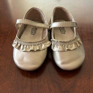Teeny toes, skid, resistant, gold shoes, size 4W